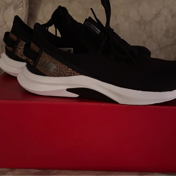 New Balance Black, White, Animal Print Women's Sneakers, Size 9, New - Picture 4 of 6